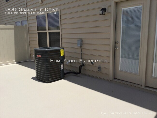Building Photo - 3 BD, 3 BA Townhome: Triple Blackman Schools
