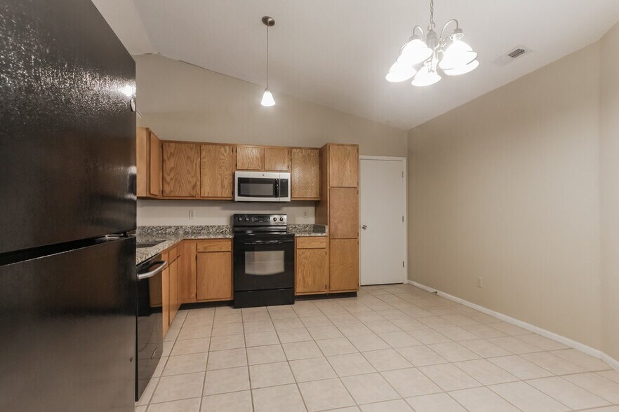 Building Photo - 1418 Green Spring Way