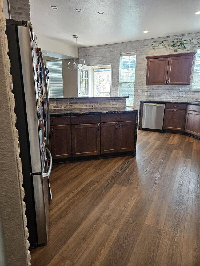 Building Photo - Beautiful 2-Story Home In Hidden River. Finished Basement. Turfed Backyard.