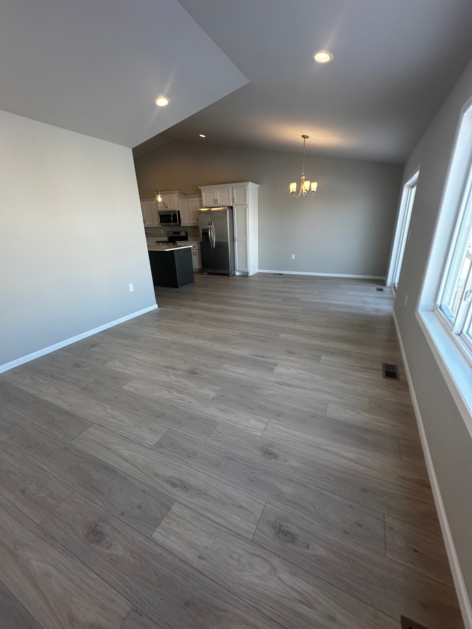 Building Photo - 6710 Meadow View Dr S