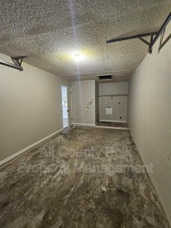 Building Photo - 5423 N Orange Ave