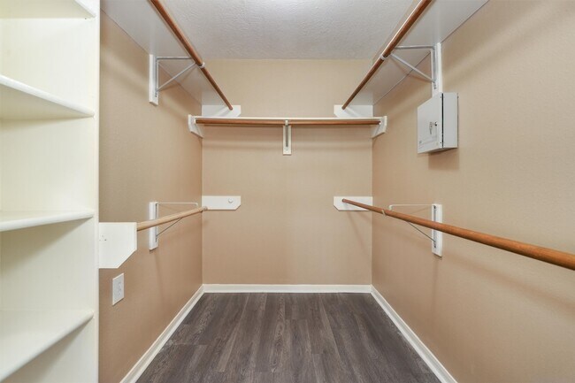 Building Photo - 10822 Oak Acres Dr