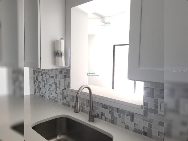 Building Photo - 4486 Yorkshire Ave