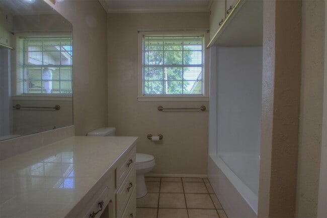 Building Photo - 303 Clements Rd