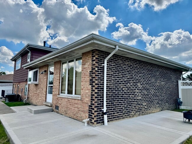 Building Photo - 8440 Anvil Pl