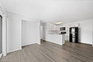 Renovated kitchen - The Heritage at White Pond