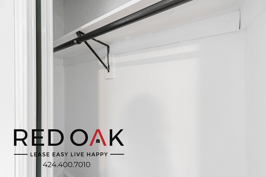 Building Photo - 816 S Park View St