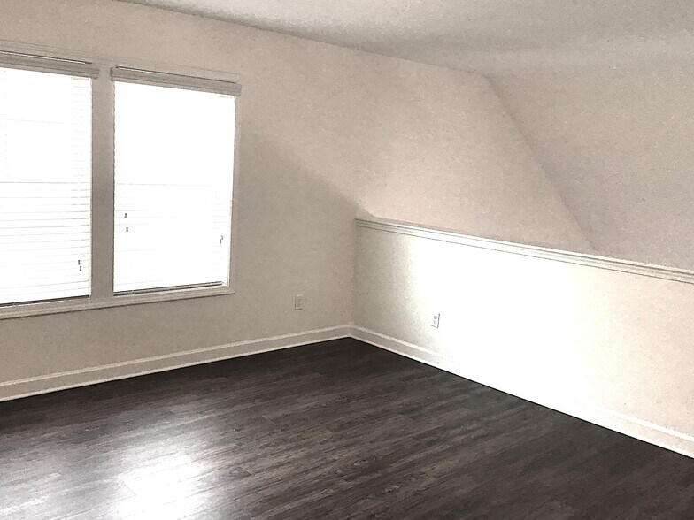 Building Photo - 530 Lateleaf Dr