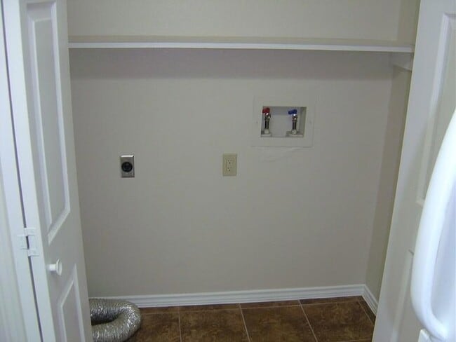 Building Photo - 1701 Horseshoe Cir