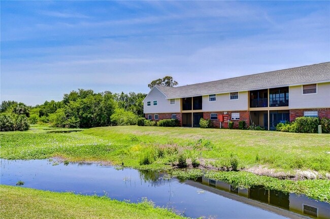 Building Photo - 200 Country Club Dr
