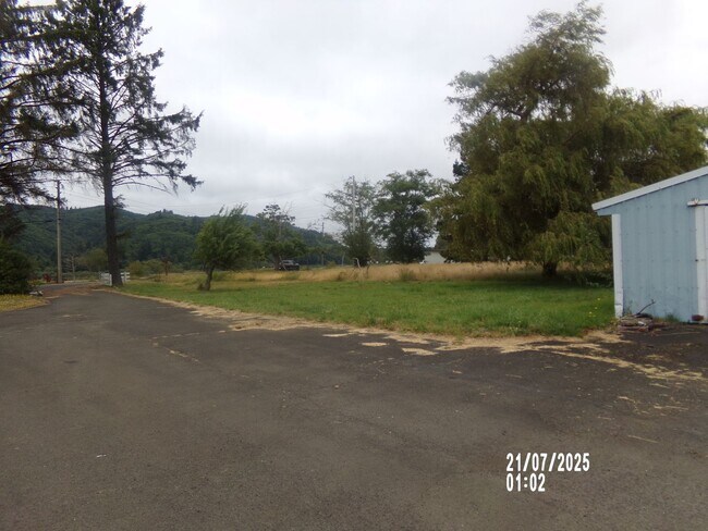 Building Photo - 3bd 2ba with 4 garages
