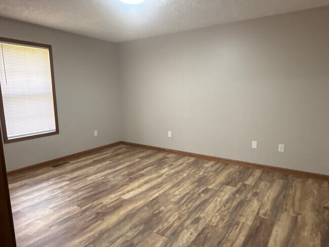 Building Photo - 22 Dean Cv