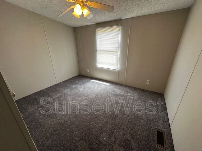 Building Photo - 4636 Rainbow Ln