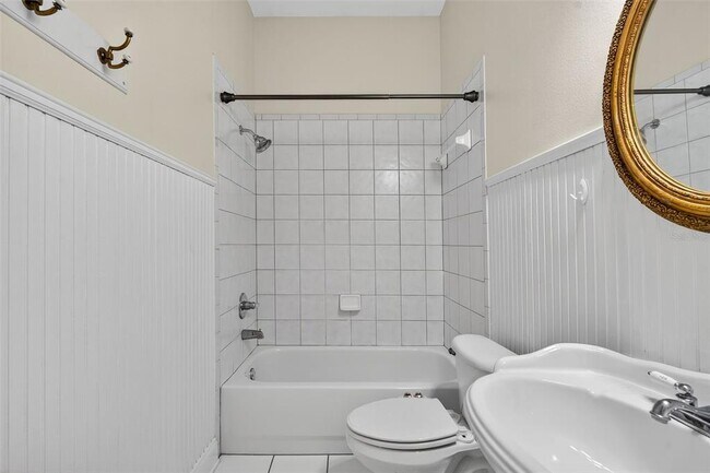 Building Photo - 6827 S Trask St