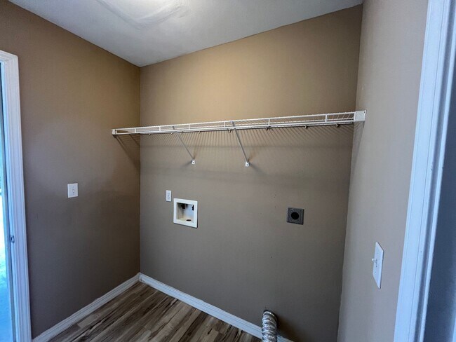 Building Photo - COMING SOON 3 Bedrooms 3 Bathrooms AND A 3...