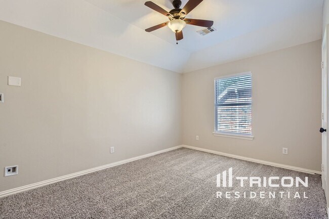 Building Photo - 2020 Hillcroft Dr