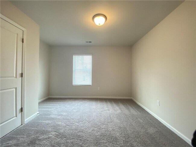 Building Photo - 4679 Fullerton Dr