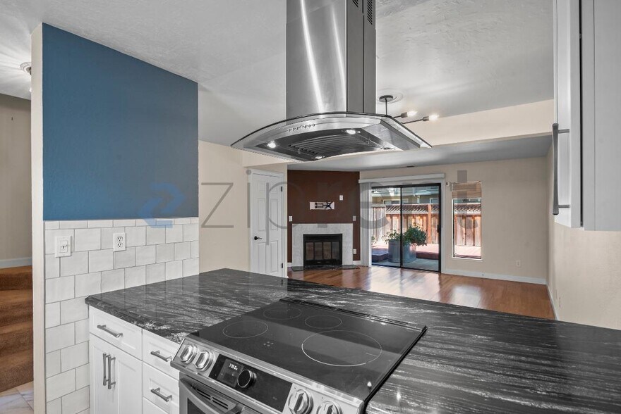 Building Photo - 1697 Pso Laguna Seco