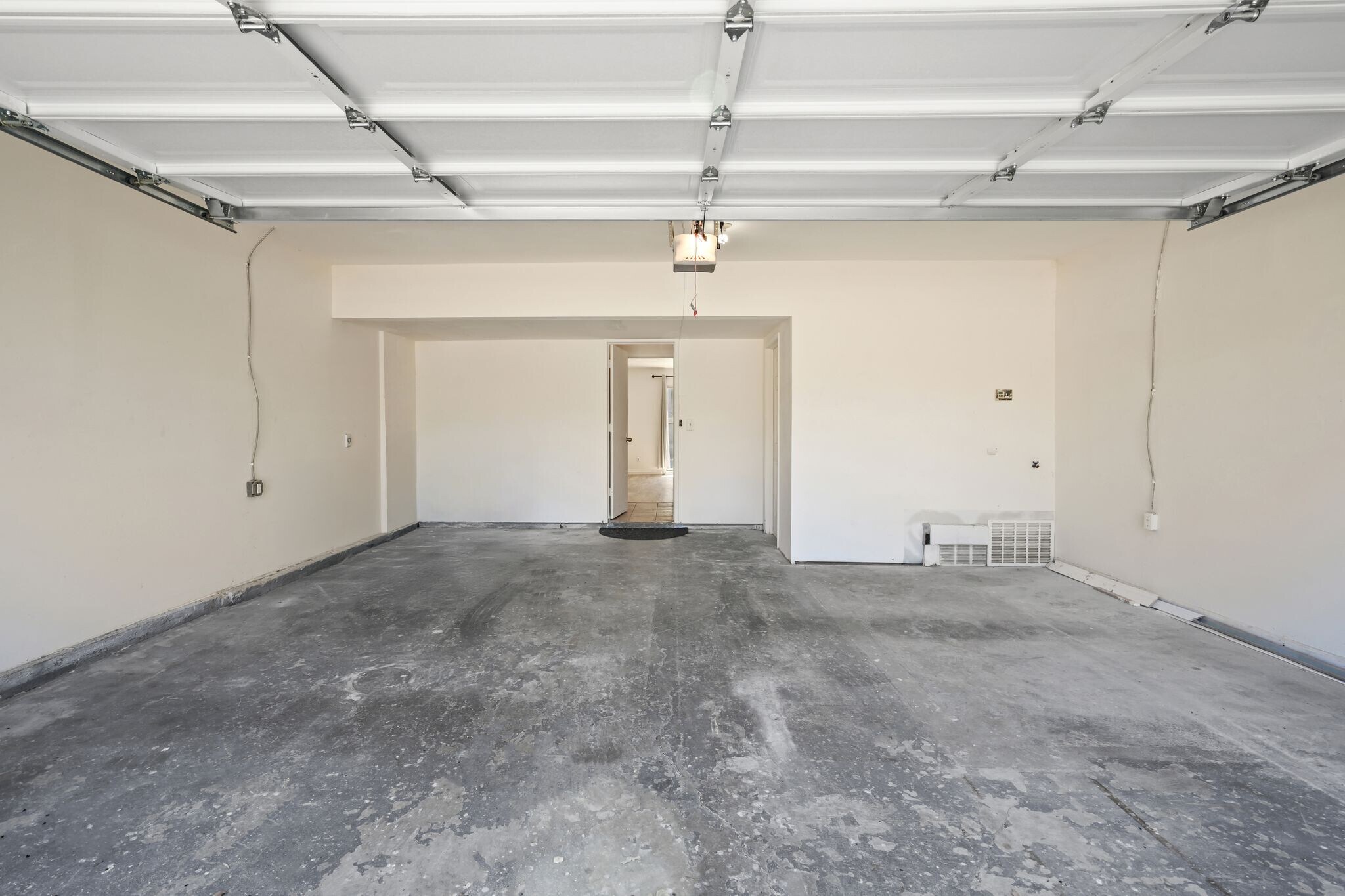 Building Photo - 18144 Erwin St