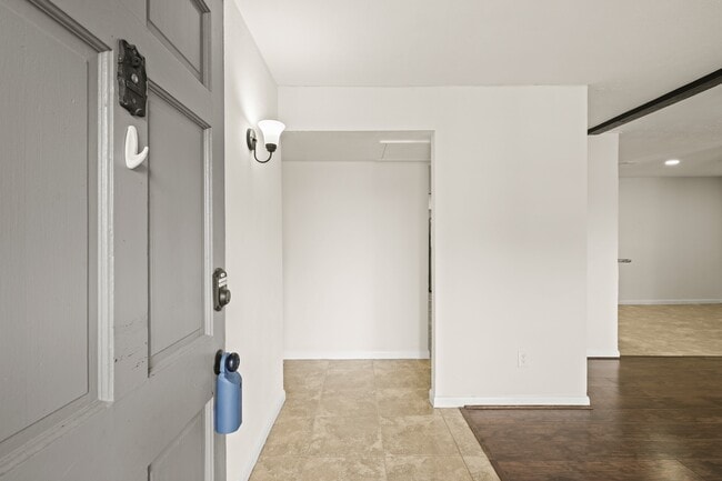 Building Photo - 6711 Pickett Dr