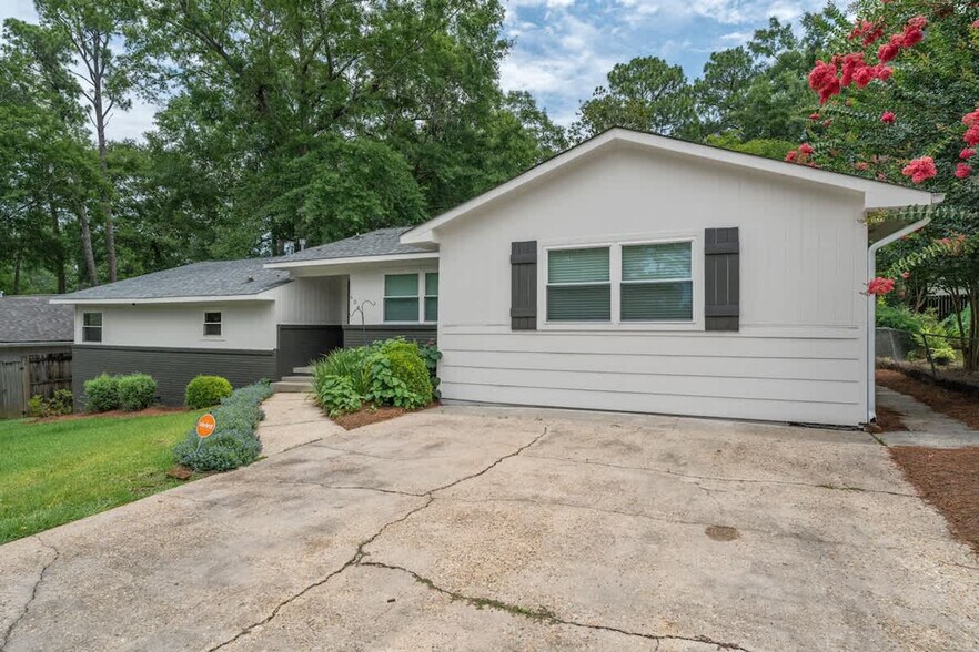 Building Photo - 608 S 21st Ave