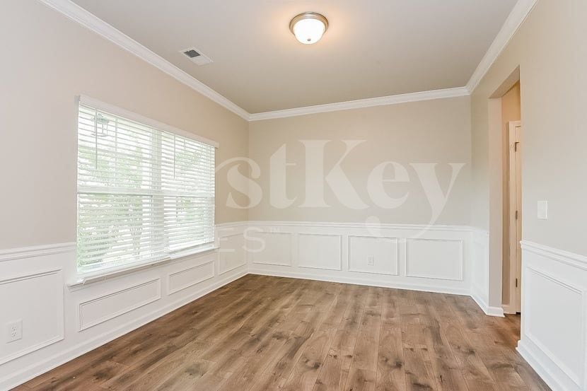 Building Photo - 40 Maple Grove Dr