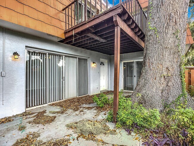 Building Photo - Coastal Charm Meets Modern Living: Your Dream Townhome in Port Orange Awaits!