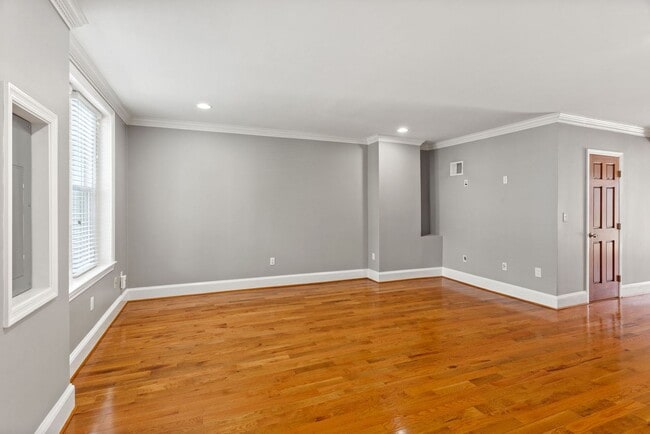 Building Photo - Available Now! 5 Minute Walk From Nats Park- 20 minute walk from Capitol Hill- 3 Bedroom 2.5 Bath...