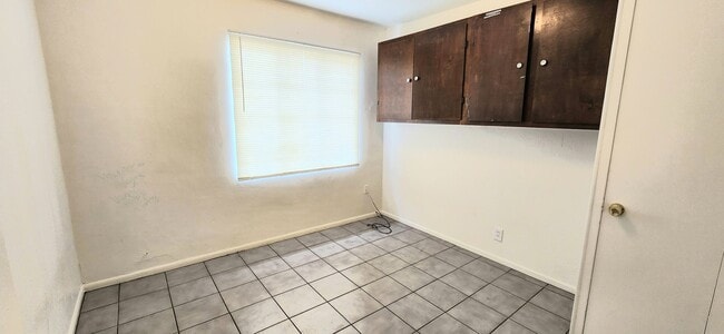 Building Photo - Charming 3 Bedroom, 1 Bathroom Available for Rent