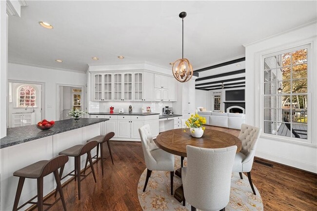 Building Photo - 135 Staghound Ct