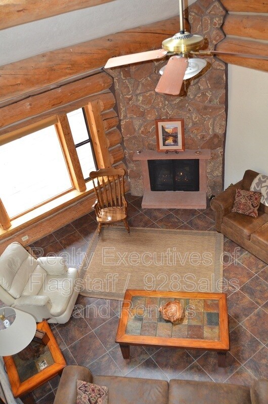 Building Photo - 1500 E Iris Trail