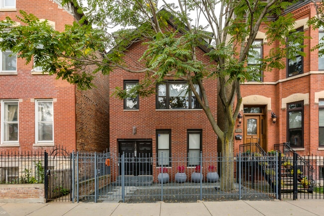 Building Photo - 1804 W Superior St