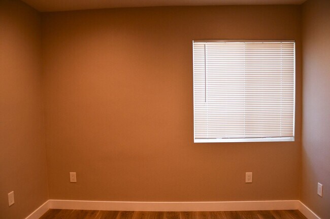Building Photo - Orange (874-826) North
