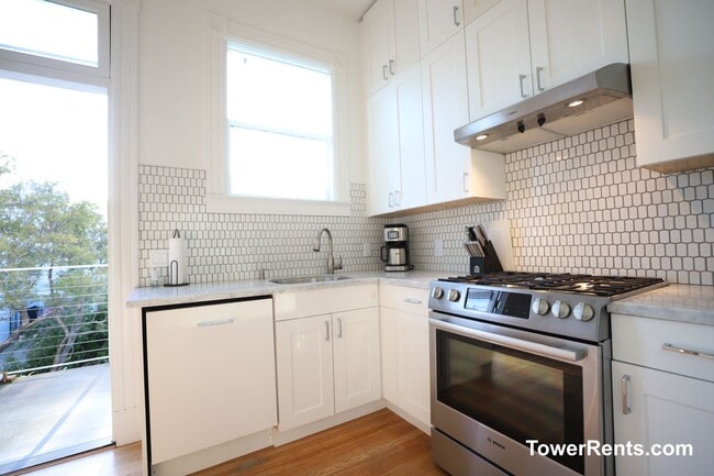 Building Photo - 208-210 Fair Oaks St