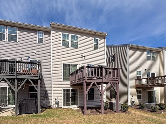 Building Photo - 6616 Pathfinder Wy