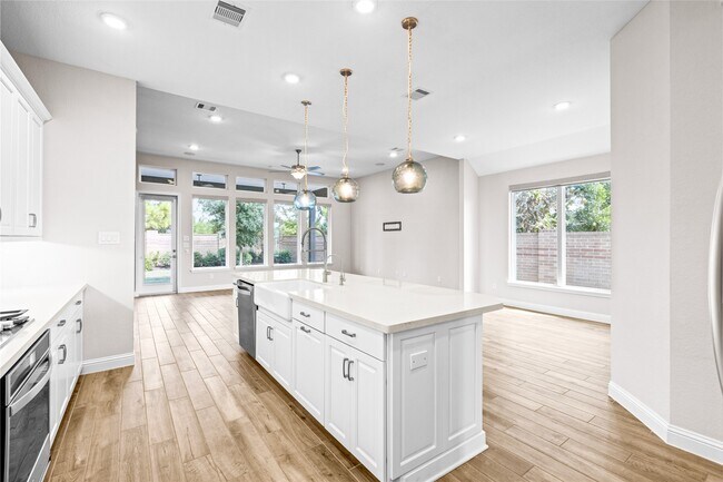 Building Photo - 15302 Spanish Ranchos Wy