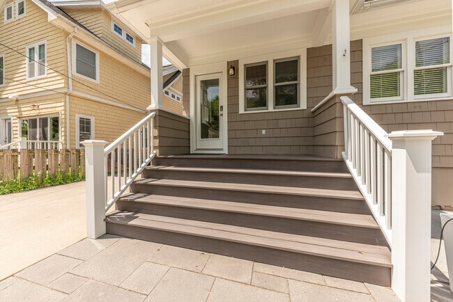 Building Photo - 1111 Olivia Ave