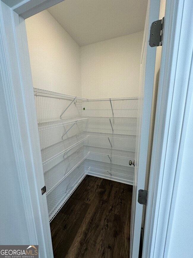 Building Photo - 5772 Plaza Dr SE