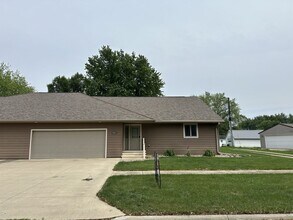 Building Photo - Spacious 3 Bed / 3 Bath Duplex in Sanborn, IA
