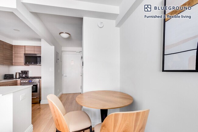 Building Photo - 340 E 51st St