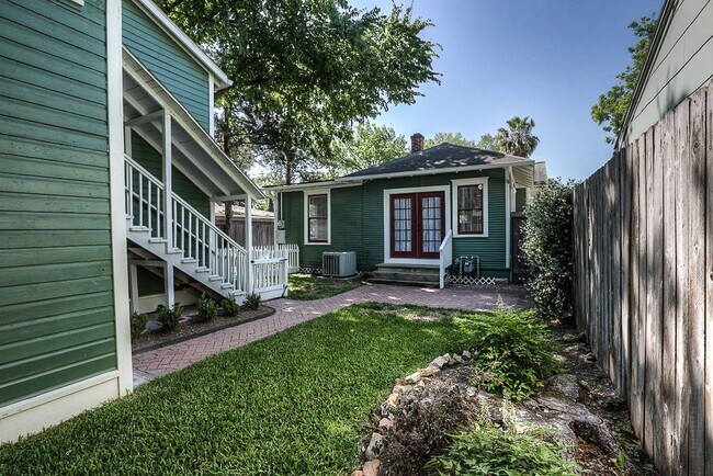 Building Photo - 1119 Jerome St