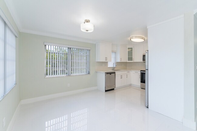 Building Photo - 555 S Luna Ct Hollywood, FL 33021