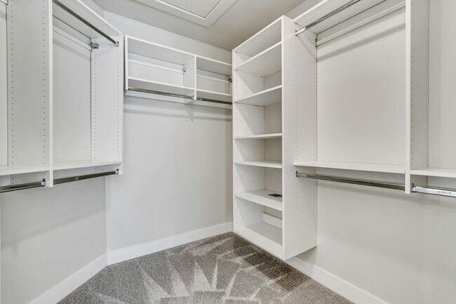 Building Photo - 1316 W Quailhill Rd