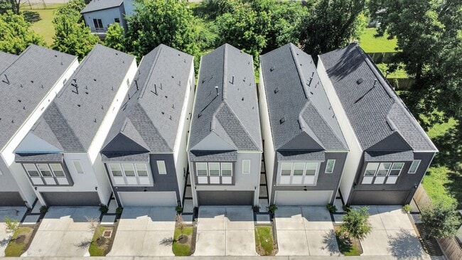 Building Photo - 318 Neyland St