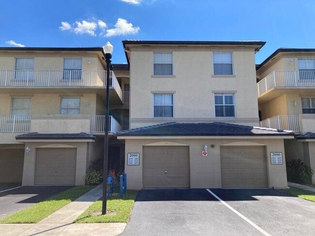 Primary Photo - 2080 Greenview Shores Blvd