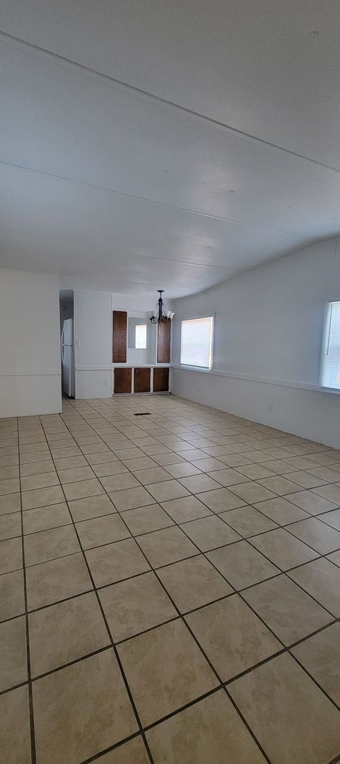 Building Photo - Ready to Move in