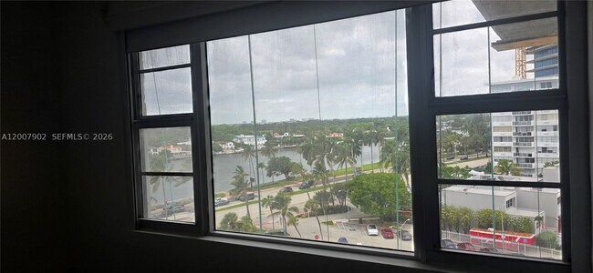 Building Photo - 5255 Collins Ave