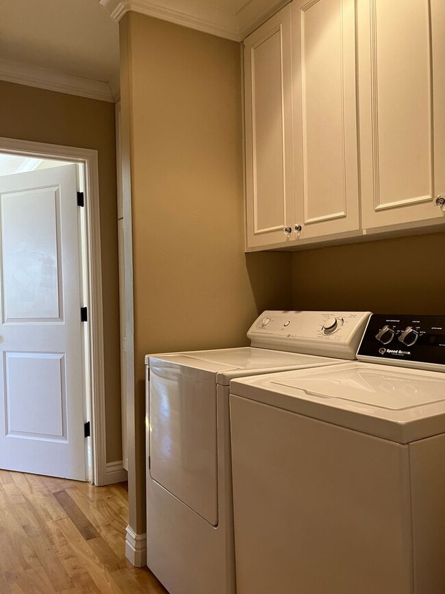 Building Photo - Charming Willow Glen Retreat – 3BR/2BA Jus...