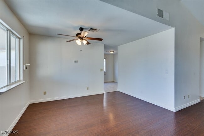 Building Photo - 5034 Lark Canyon Ct