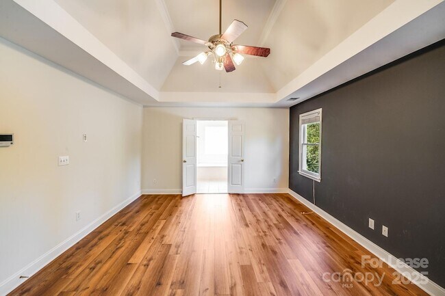 Building Photo - 10243 Squires Way